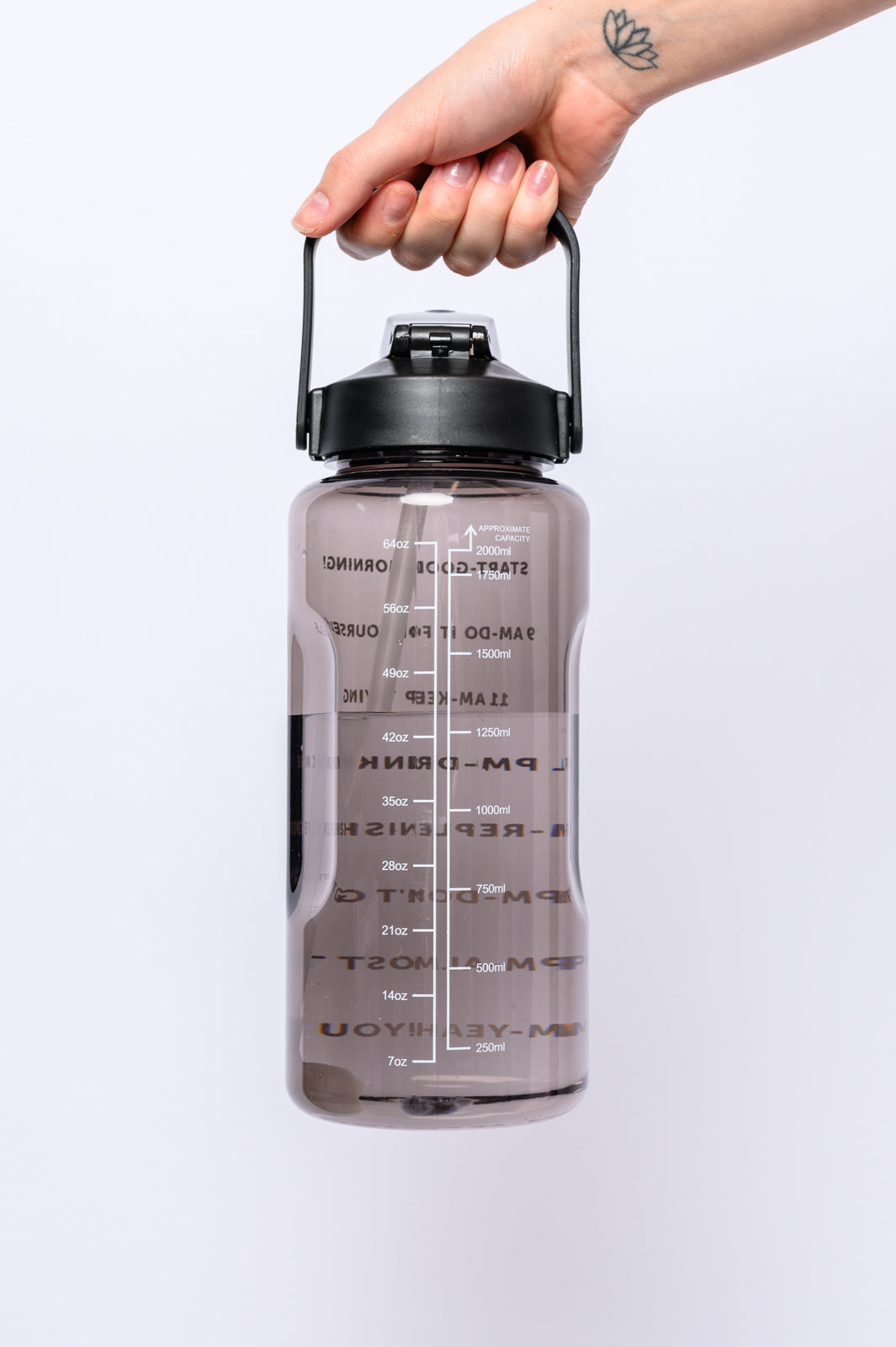 Water Tracking Bottle in Black